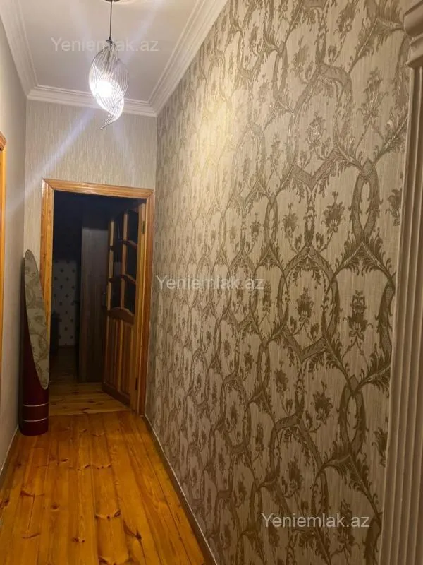 Satılır 4 otaqlı köhnə tikili 125 m²
