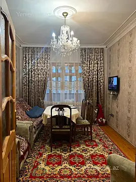 Satılır 4 otaqlı köhnə tikili 125 m²