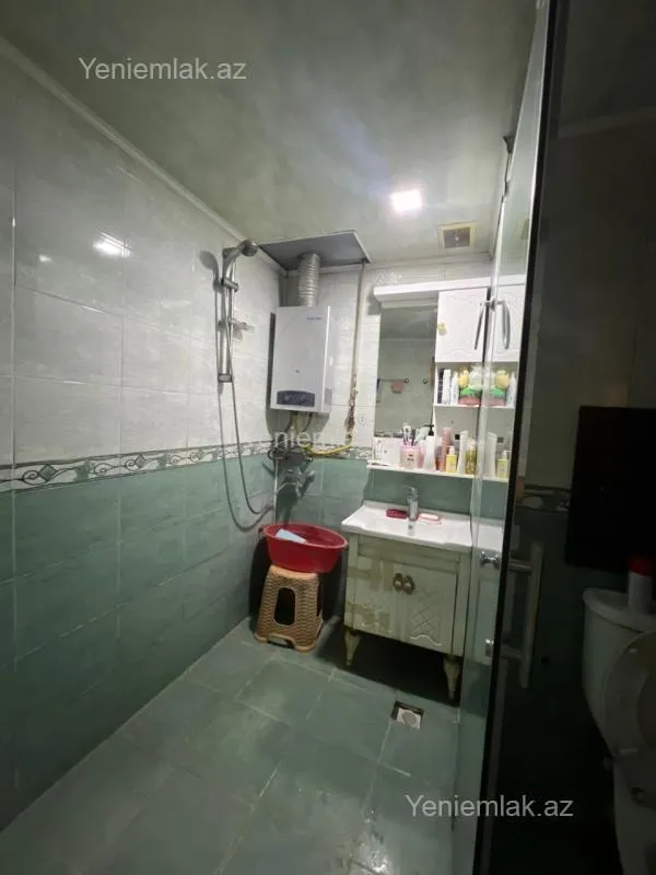 Satılır 4 otaqlı köhnə tikili 125 m²