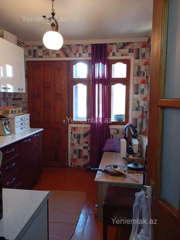Satılır 2 otaqlı köhnə tikili 65 m²
