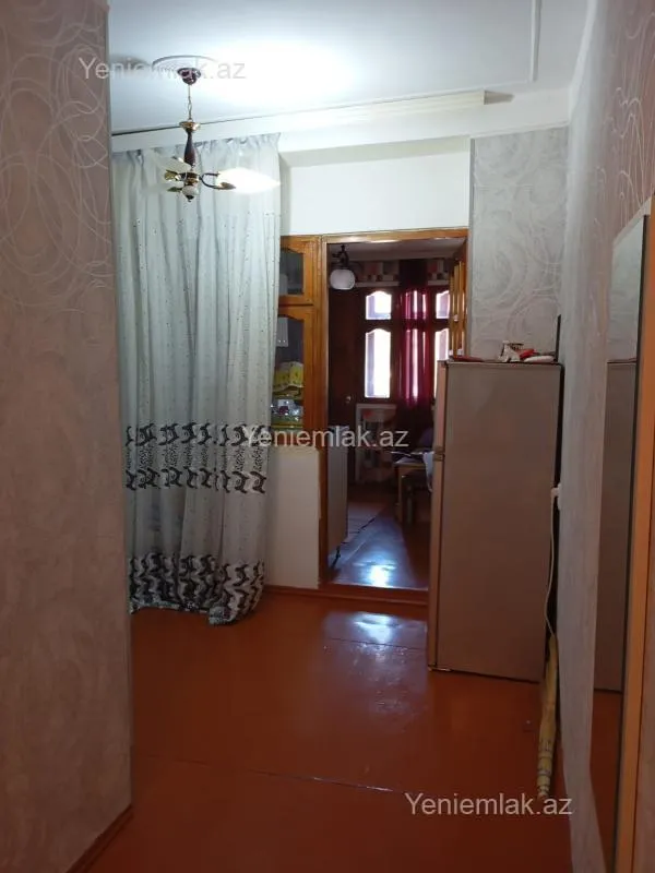 Satılır 2 otaqlı köhnə tikili 65 m²