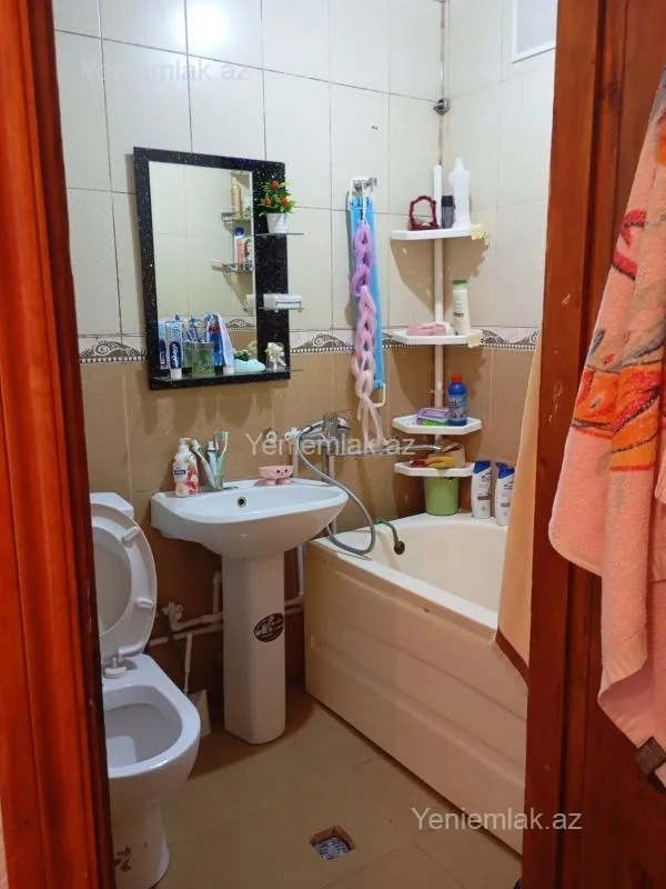 Satılır 2 otaqlı köhnə tikili 65 m²