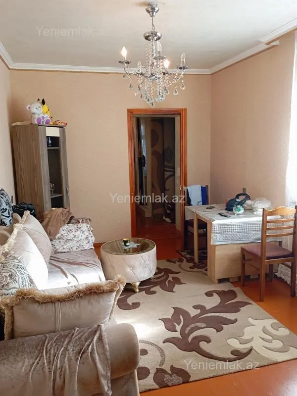 Satılır 2 otaqlı köhnə tikili 65 m²