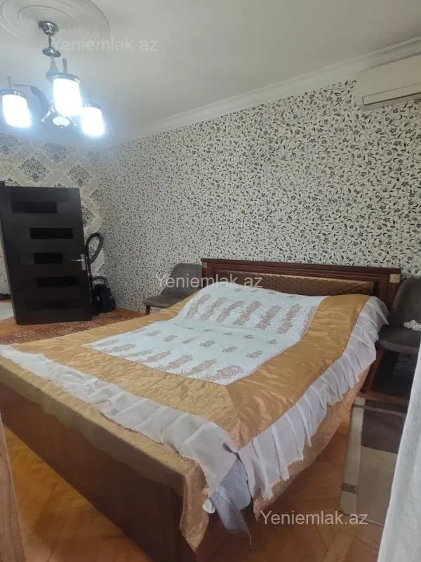 Satılır 4 otaqlı köhnə tikili 125 m²