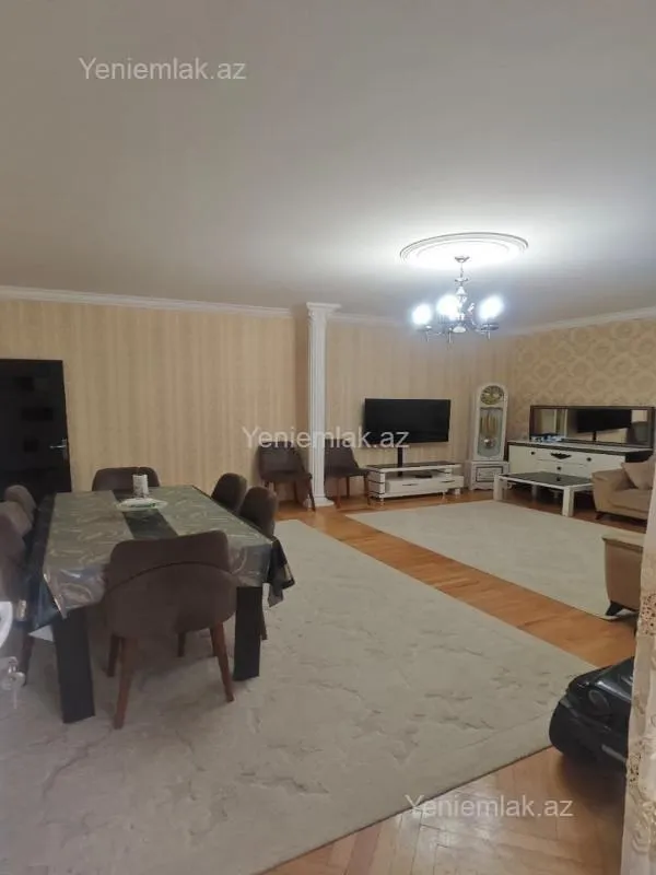 Satılır 4 otaqlı köhnə tikili 125 m²