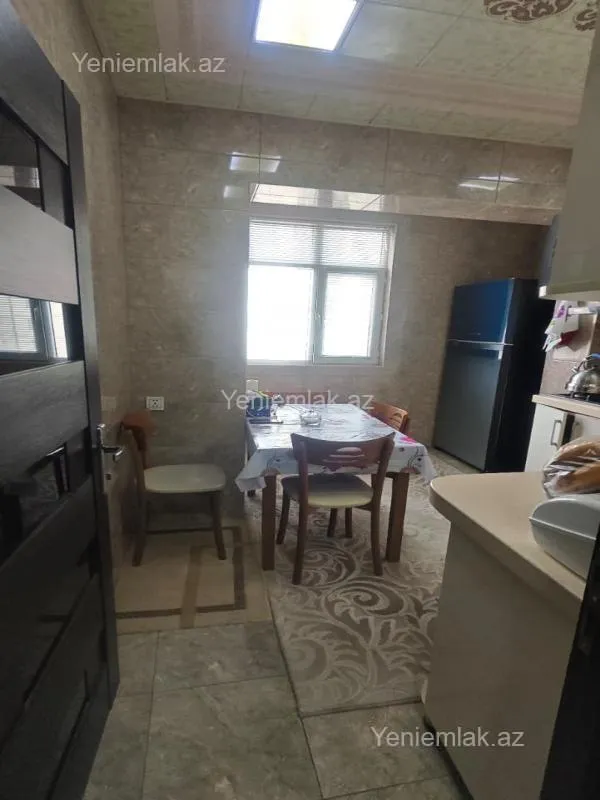 Satılır 4 otaqlı köhnə tikili 125 m²