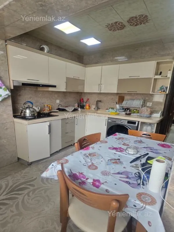 Satılır 4 otaqlı köhnə tikili 125 m²