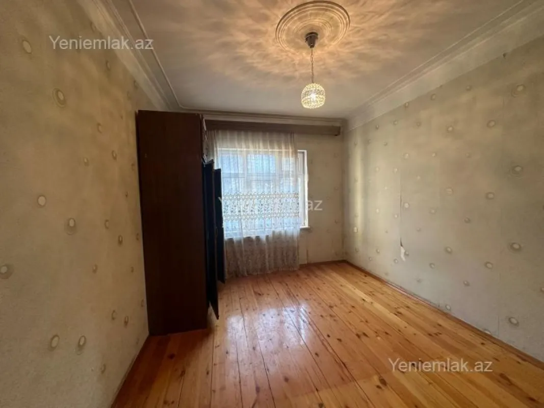 Satılır 3 otaqlı köhnə tikili 80 m²