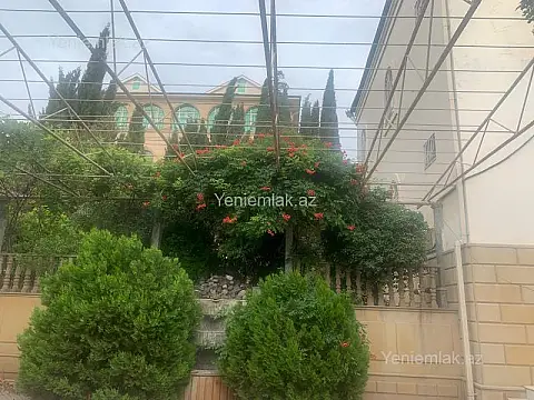 Satılır 6 otaqlı həyət evi 404.7 m²