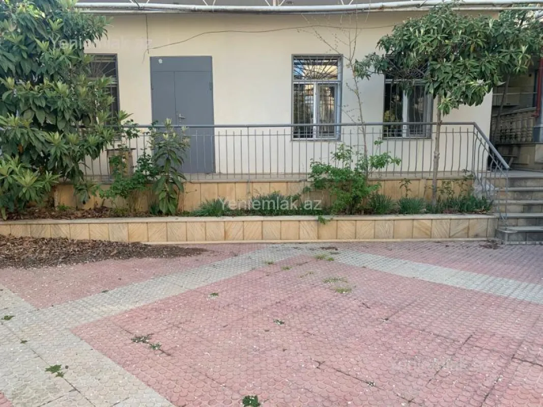 Satılır 6 otaqlı həyət evi 404.7 m²