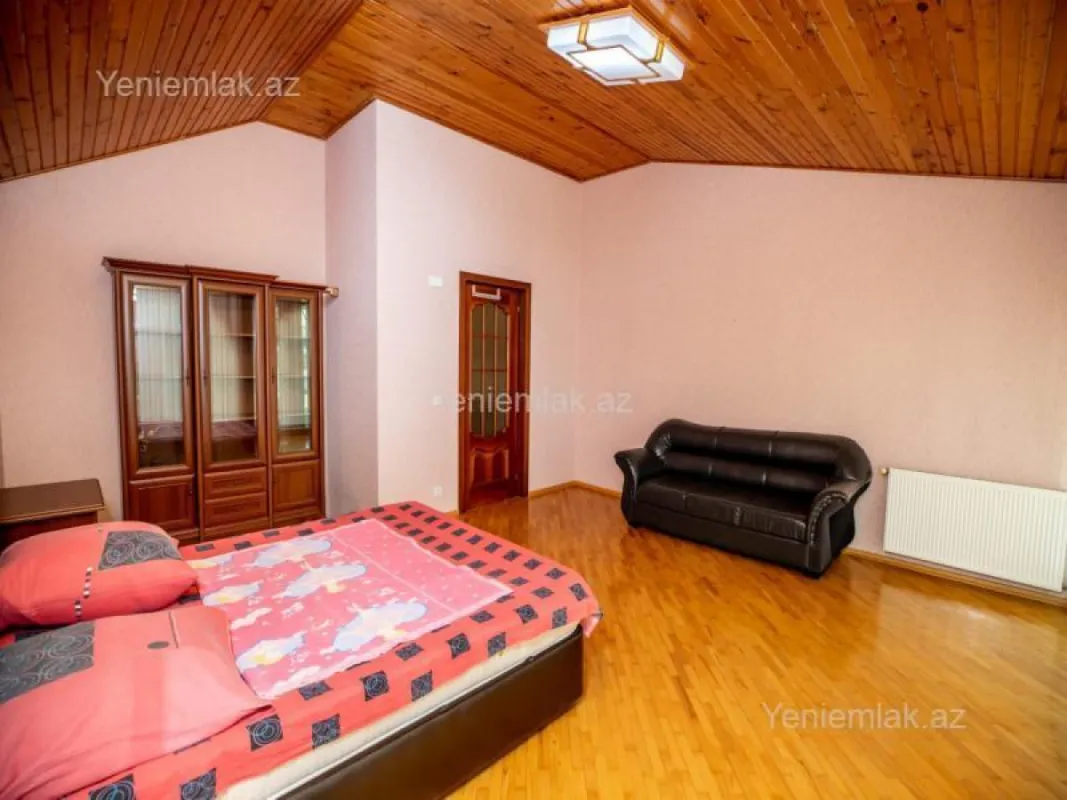 Satılır 6 otaqlı həyət evi 404.7 m²