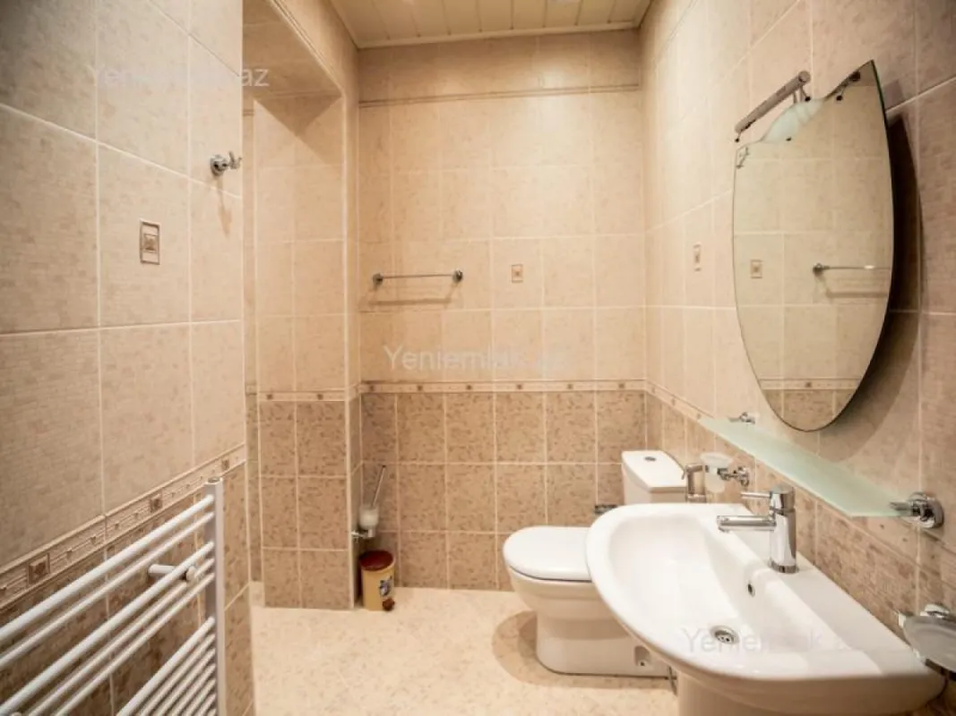 Satılır 6 otaqlı həyət evi 404.7 m²