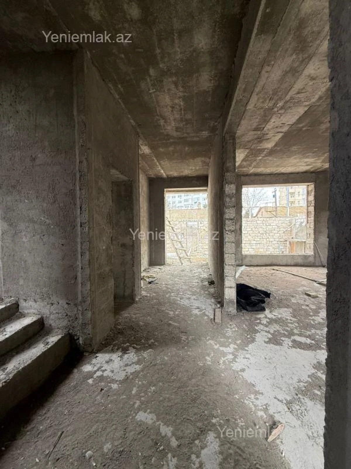 Satılır 4 otaqlı həyət evi 240 m²