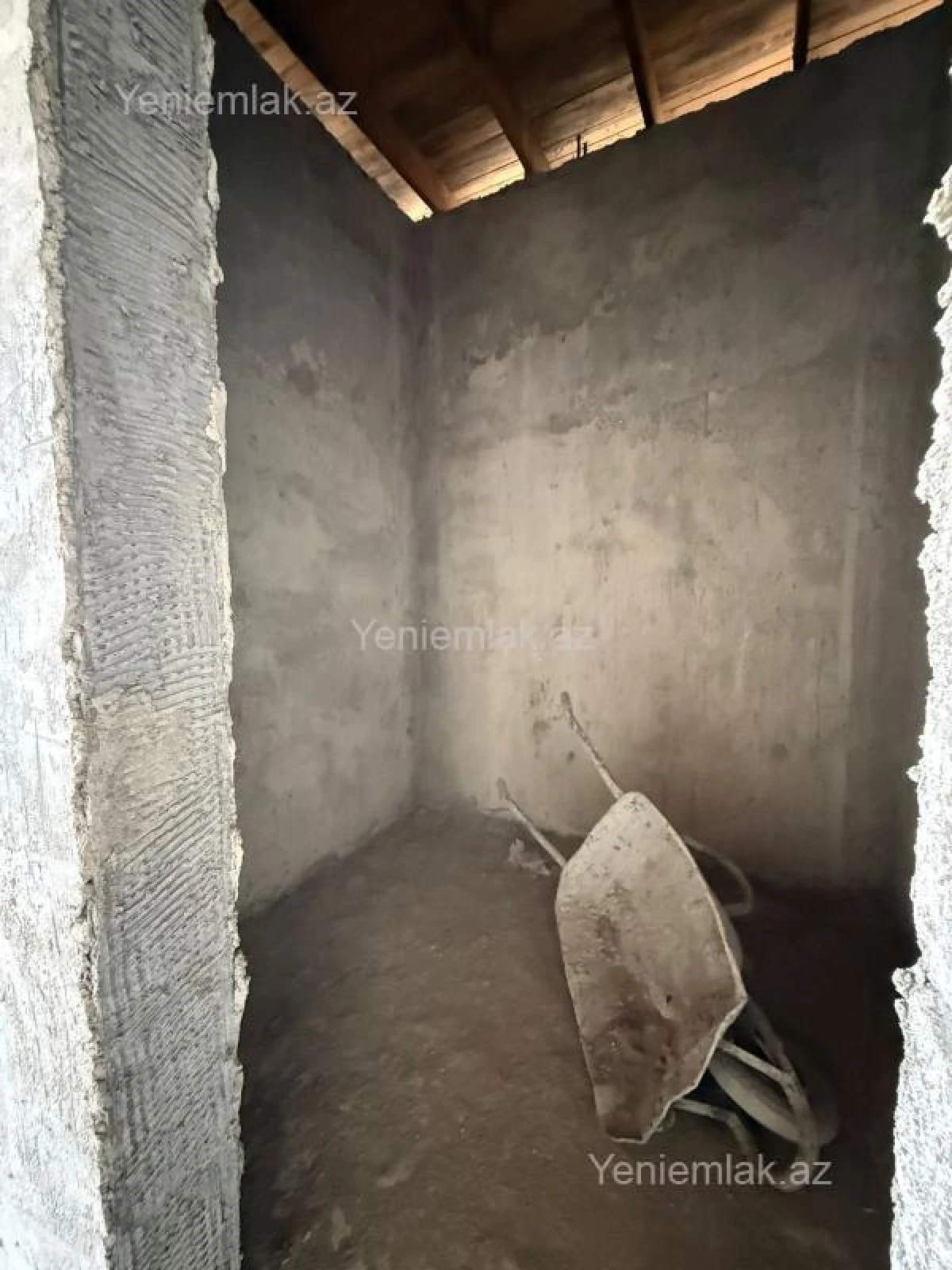 Satılır 4 otaqlı həyət evi 240 m²