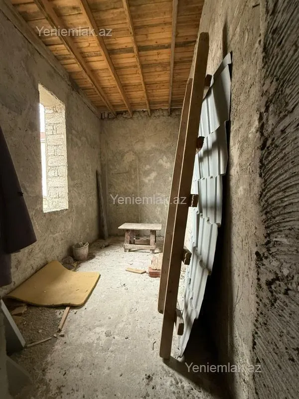 Satılır 4 otaqlı həyət evi 240 m²