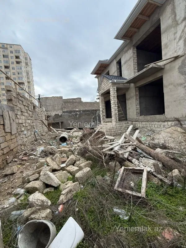 Satılır 4 otaqlı həyət evi 240 m²