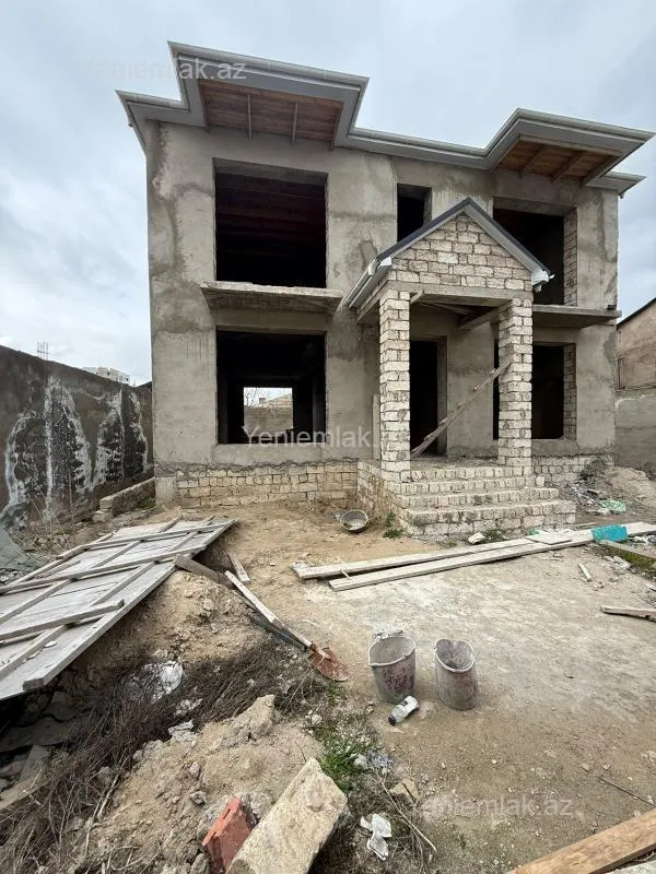 Satılır 4 otaqlı həyət evi 240 m²