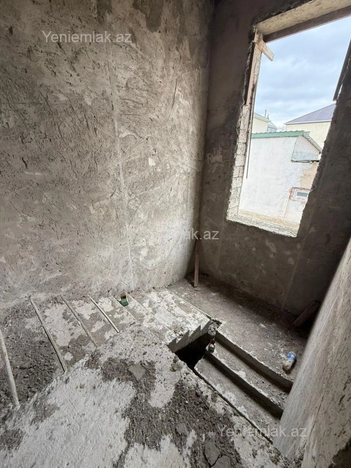 Satılır 4 otaqlı həyət evi 240 m²