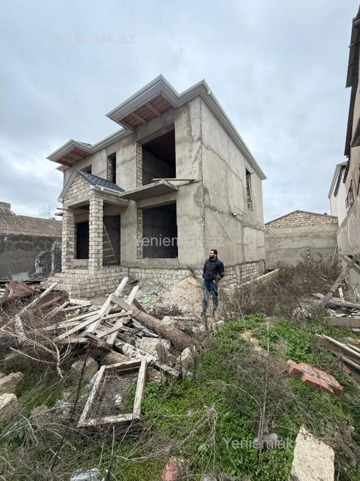 Satılır 4 otaqlı həyət evi 240 m²