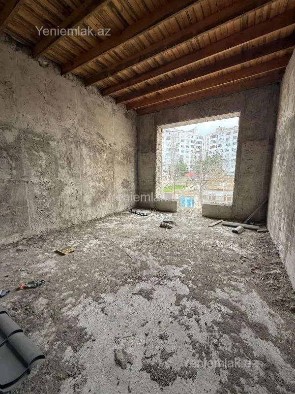 Satılır 4 otaqlı həyət evi 240 m²