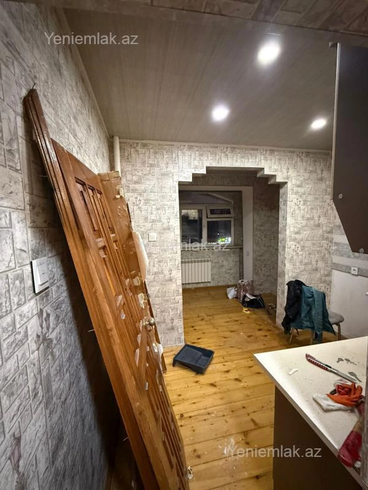 Satılır 2 otaqlı köhnə tikili 65 m²