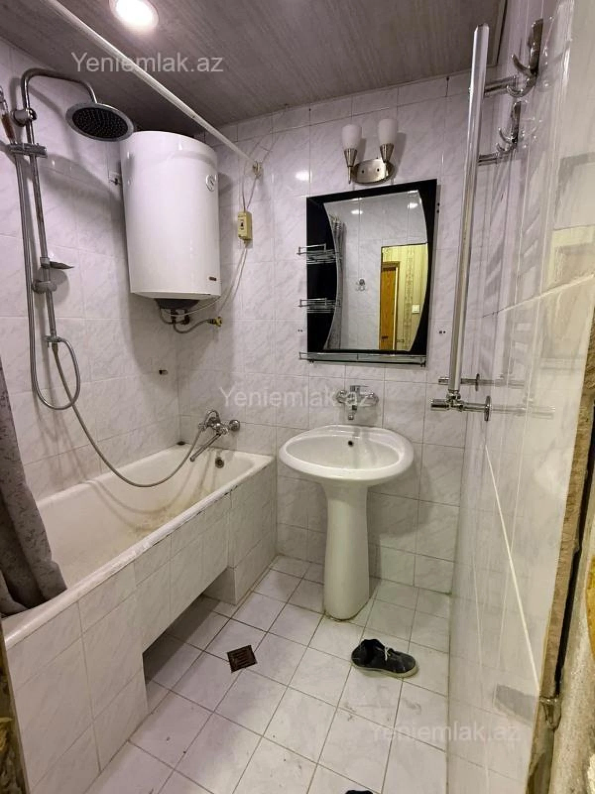 Satılır 2 otaqlı köhnə tikili 65 m²