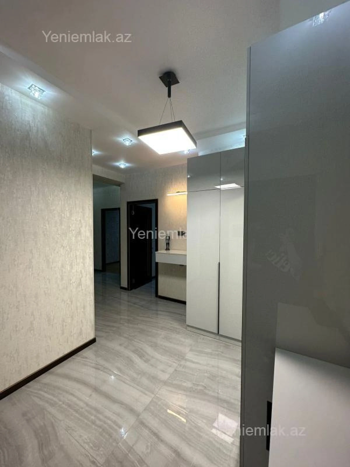 Satılır 3 otaqlı yeni tikili 110 m²