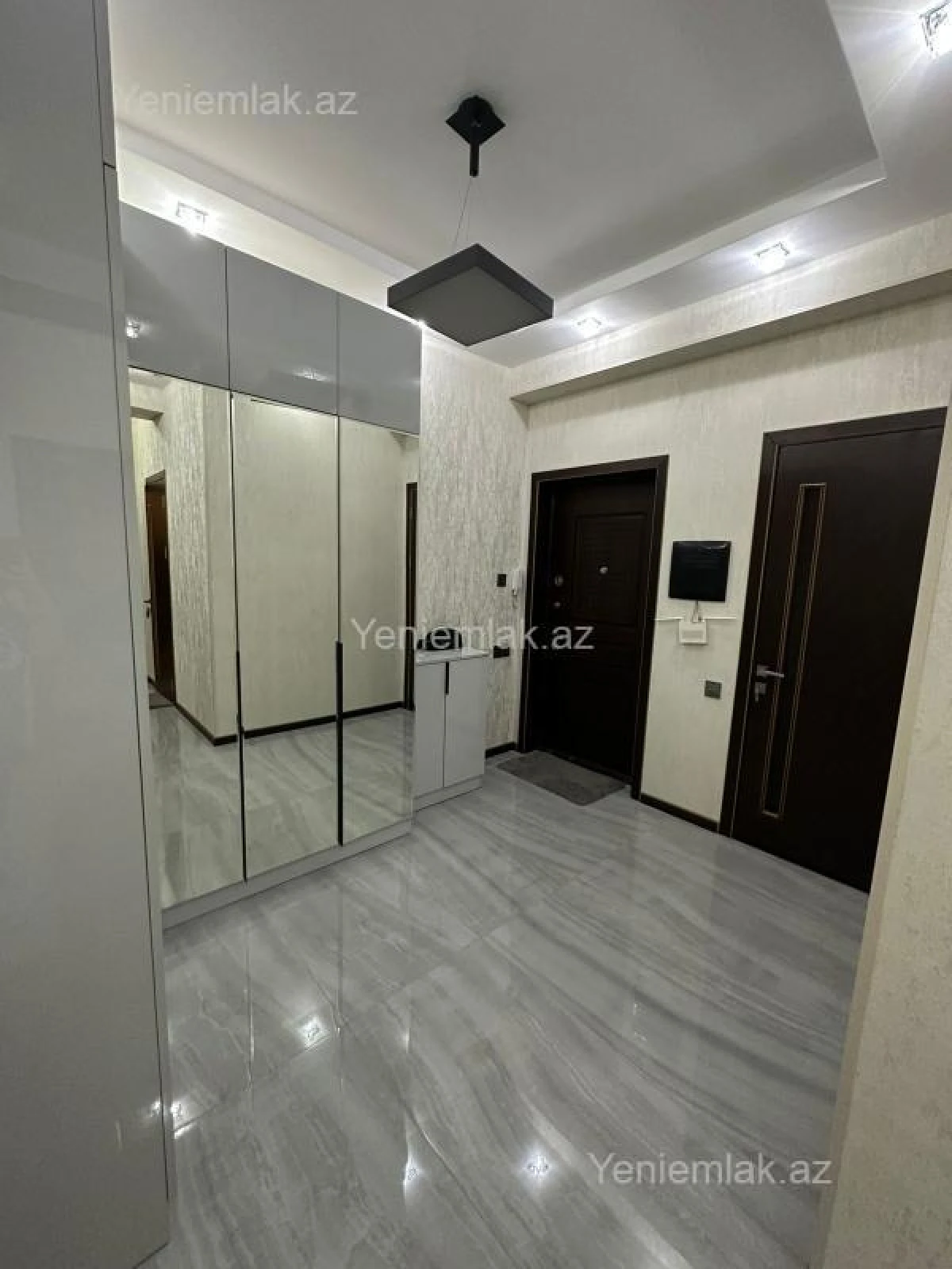 Satılır 3 otaqlı yeni tikili 110 m²