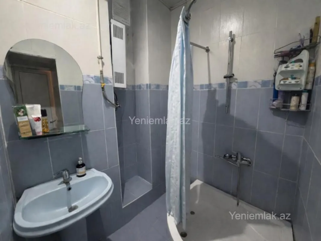 Satılır 3 otaqlı köhnə tikili 70 m²