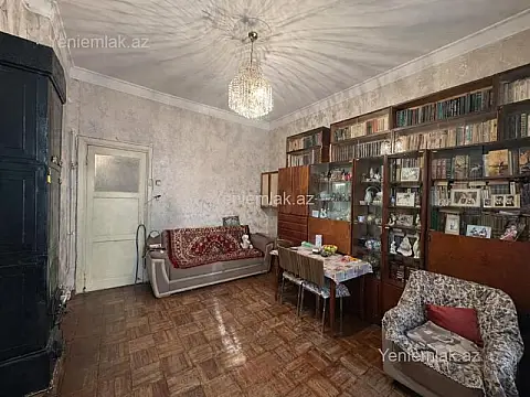 Satılır 3 otaqlı köhnə tikili 70 m²