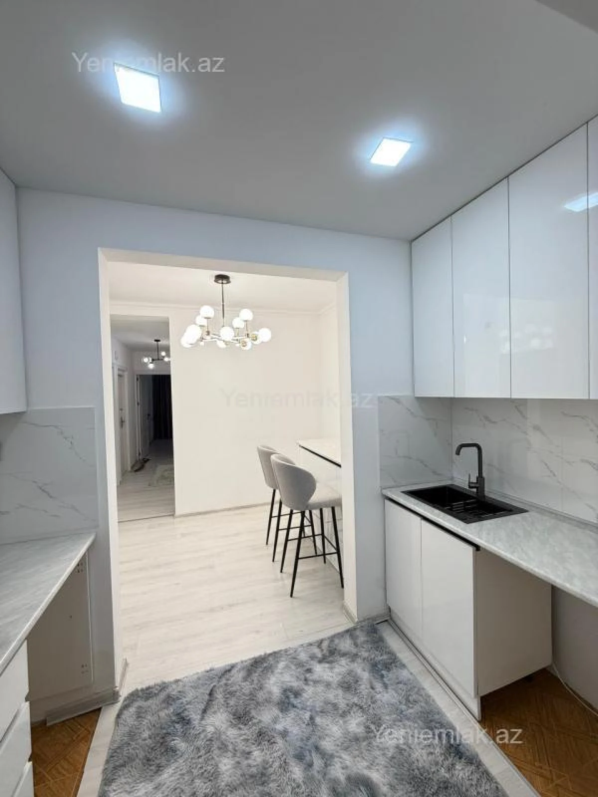 Satılır 2 otaqlı köhnə tikili 55 m²