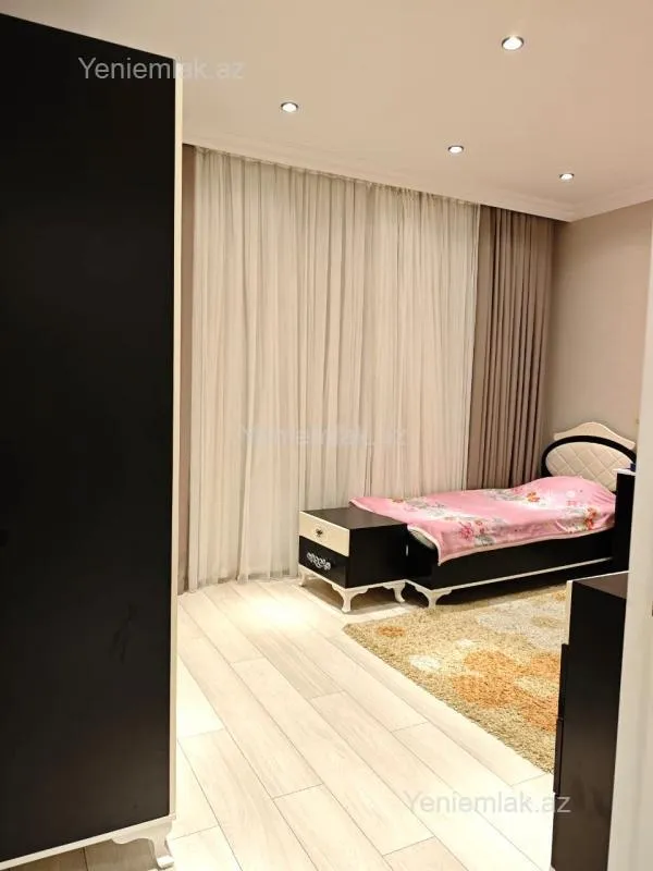 Satılır 4 otaqlı yeni tikili 125 m²