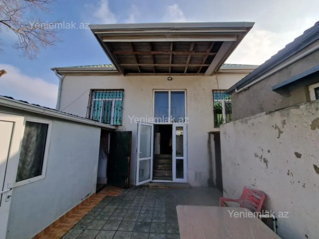 Satılır 4 otaqlı həyət evi 122 m²