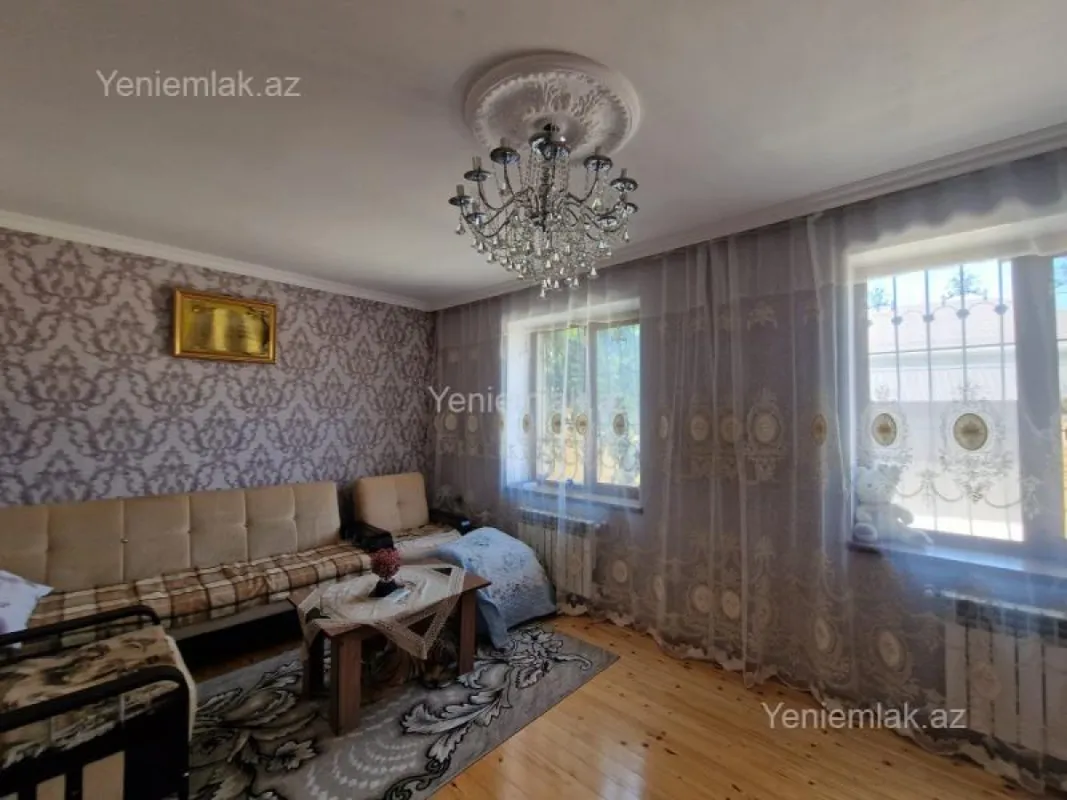 Satılır 4 otaqlı həyət evi 142 m²