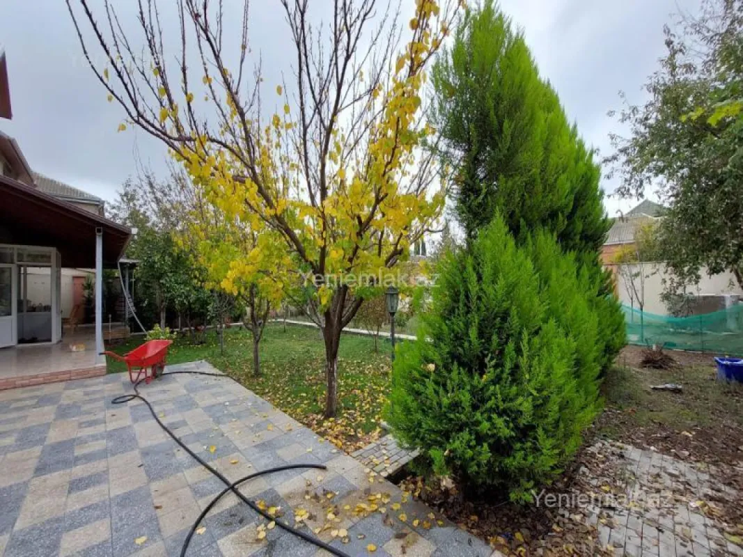 Satılır 5 otaqlı həyət evi 165 m²