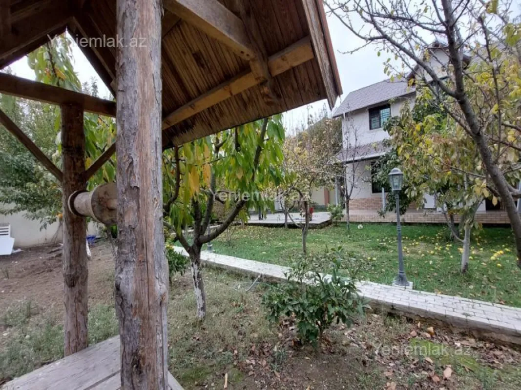 Satılır 5 otaqlı həyət evi 165 m²