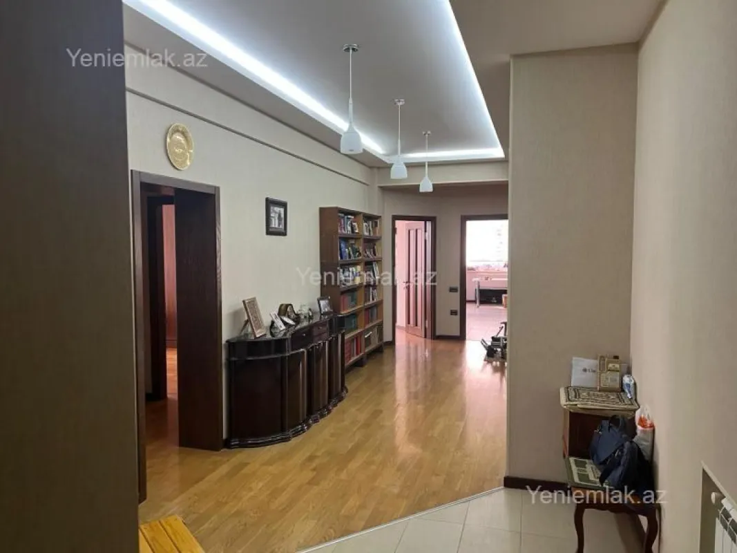 Satılır 4 otaqlı yeni tikili 183 m²
