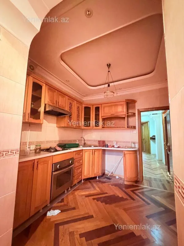 Satılır 3 otaqlı köhnə tikili 100 m²