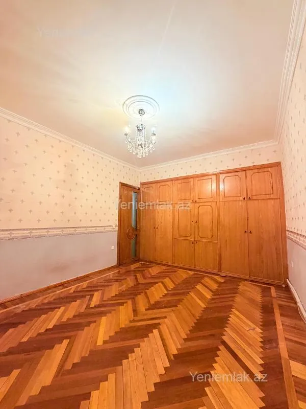Satılır 3 otaqlı köhnə tikili 100 m²