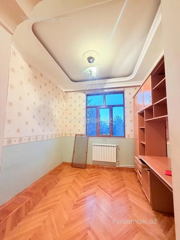 Satılır 3 otaqlı köhnə tikili 100 m²