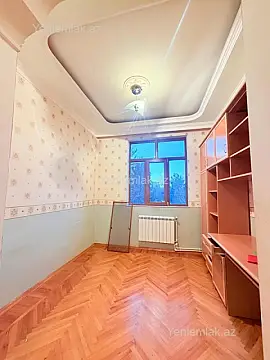 Satılır 3 otaqlı köhnə tikili 100 m²
