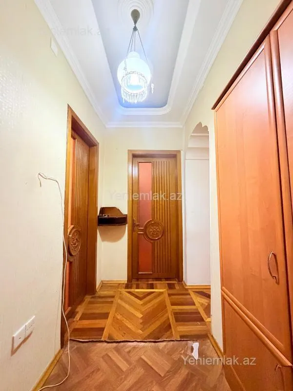 Satılır 3 otaqlı köhnə tikili 100 m²
