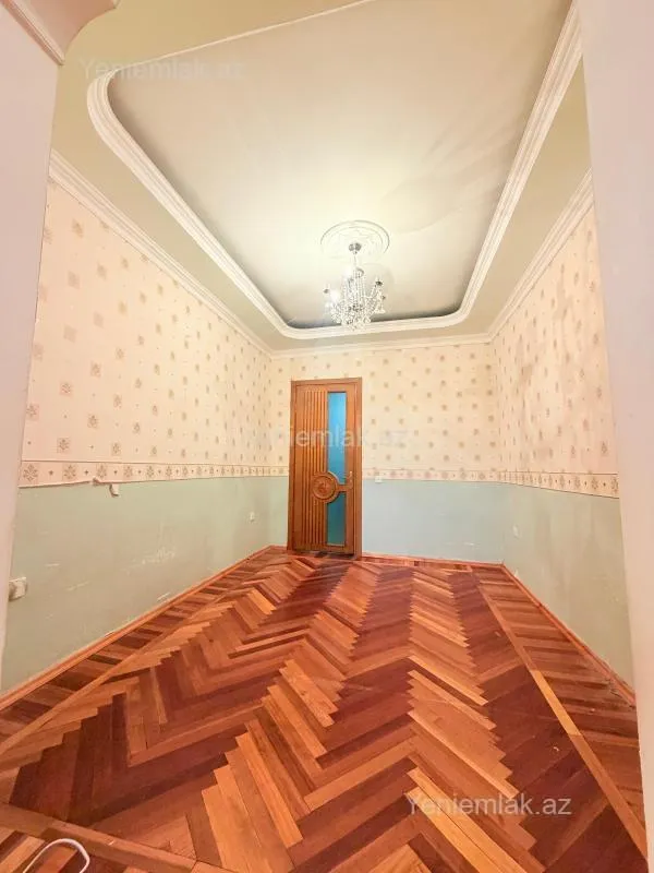 Satılır 3 otaqlı köhnə tikili 100 m²