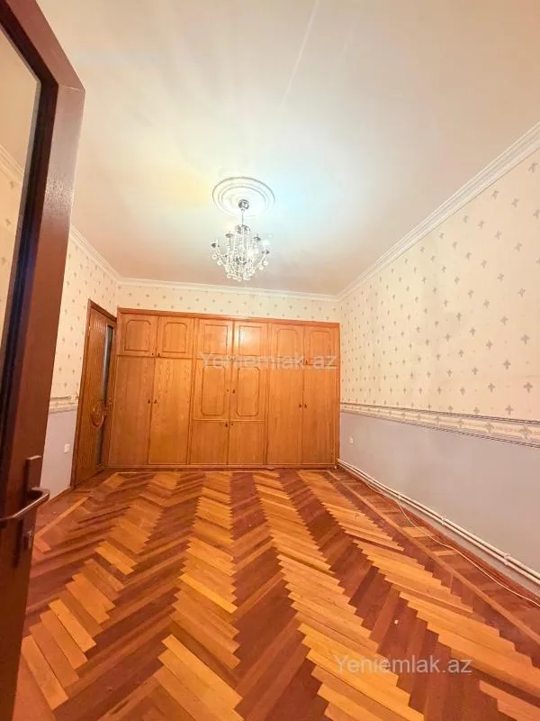 Satılır 3 otaqlı köhnə tikili 100 m²