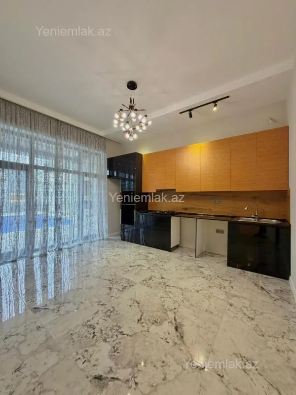 Satılır 4 otaqlı həyət evi 180 m²