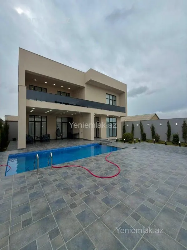 Satılır 5 otaqlı həyət evi 300 m²