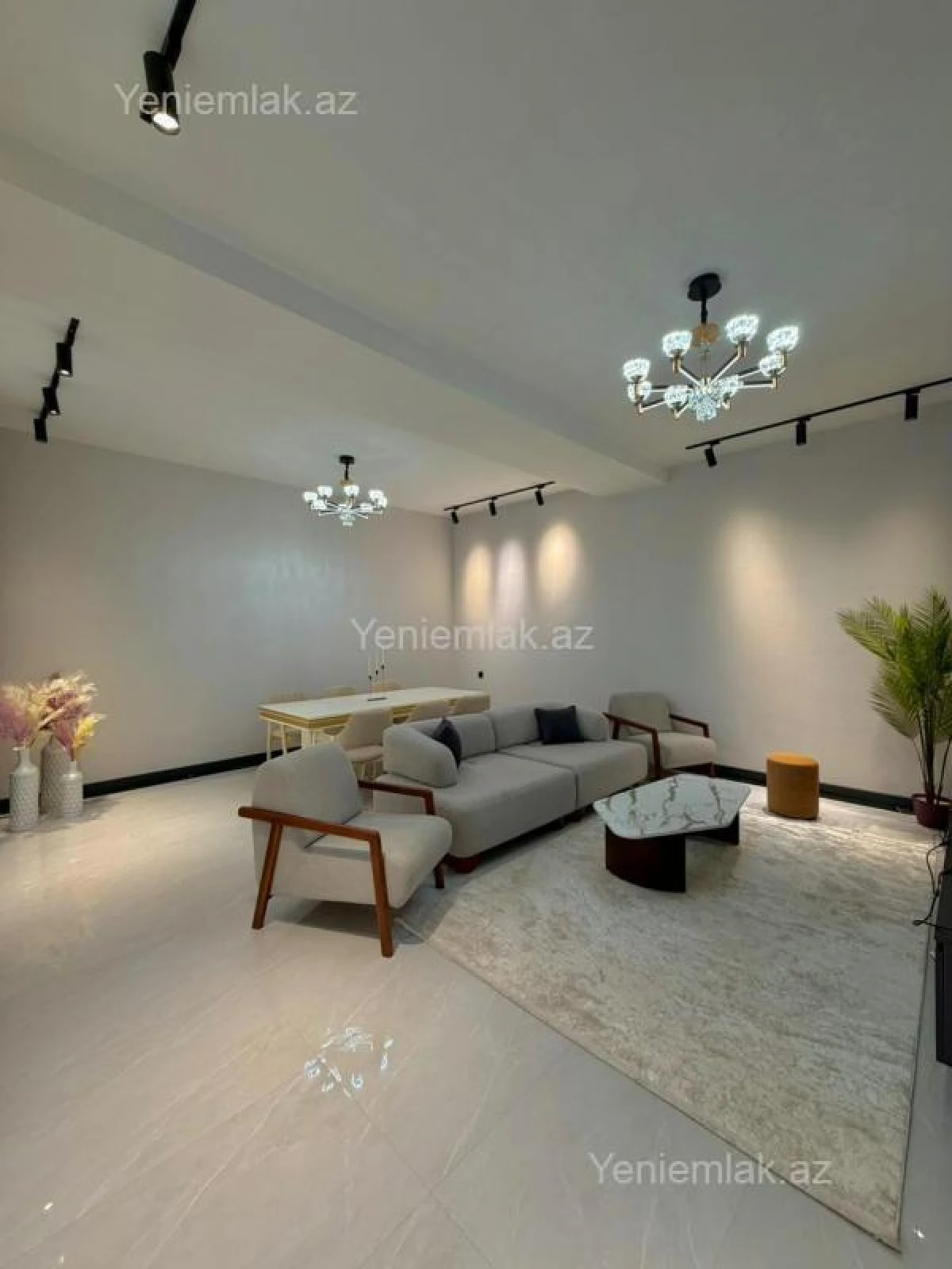 Satılır 5 otaqlı həyət evi 300 m²