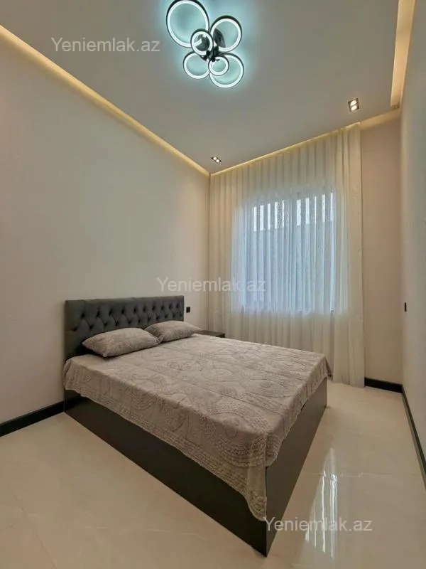 Satılır 5 otaqlı həyət evi 300 m²