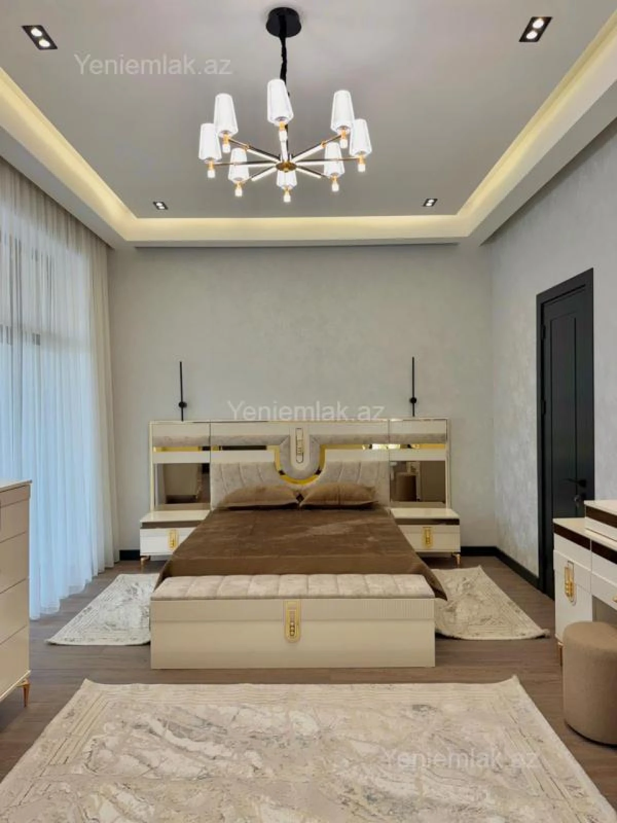 Satılır 5 otaqlı həyət evi 300 m²