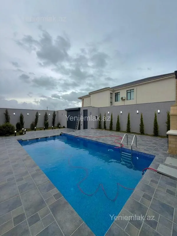 Satılır 5 otaqlı həyət evi 300 m²